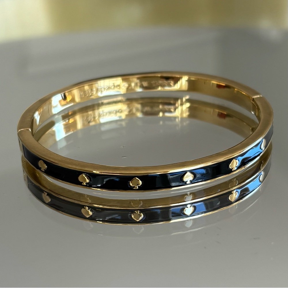 KATE SPADE Spot the Spade Enamel Hinged Bangle + Dust Bag - Picture 5 of 11